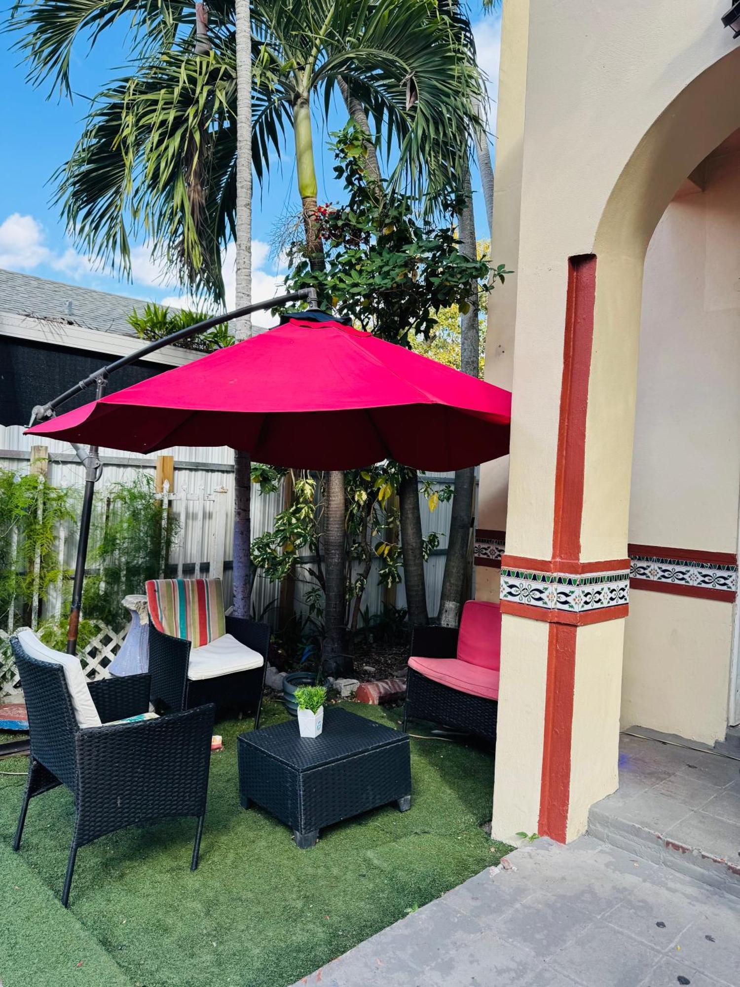 Beds & Sheets Little Havana Miami Exterior photo